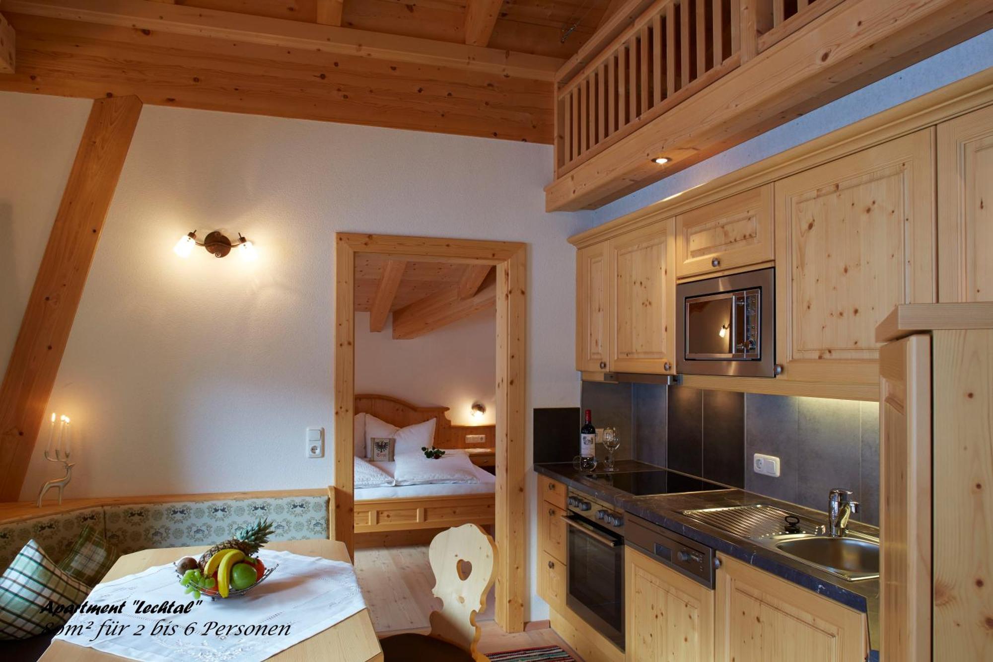Ferienhof Weissenbach Holzgau Exterior foto